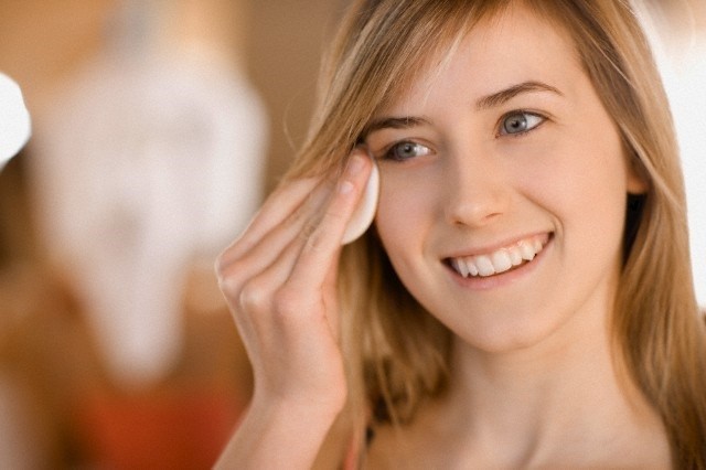 makyaj nasıl temizlenmeli? en i̇yi makyaj temizleyicileri 1 5393 1 ed84556729327fe691f5d20a26728ce1