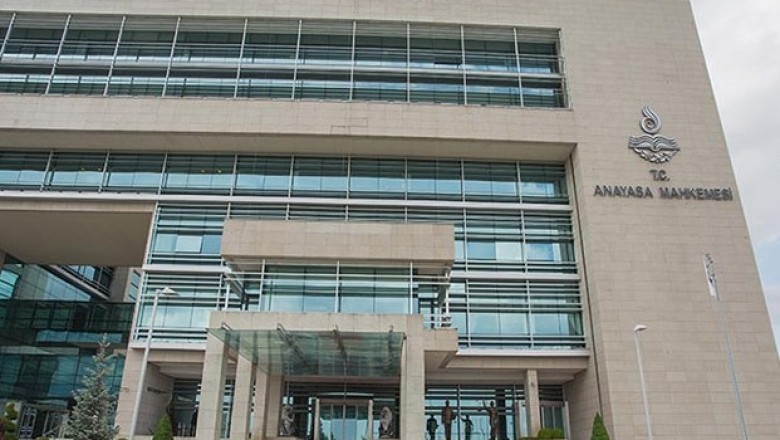 Anayasa Mahkemesi Memurun Maaş Güvencesi Olmadığına Hükmetti