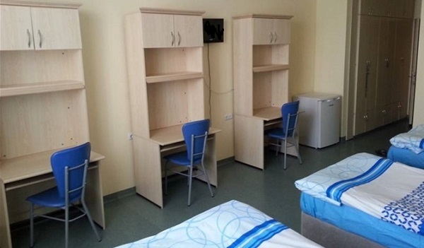 başka şehirde üniversite kazanan öğrenciler nerede kalmalı? yurt mu, ev mi? 2 universitede yurtta kalmak